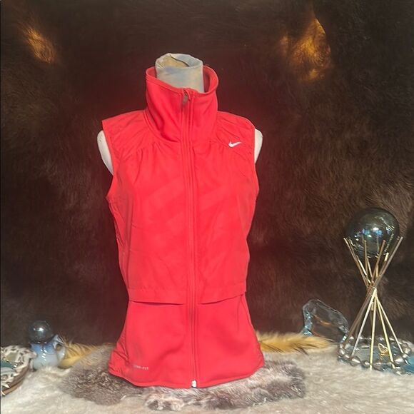 Nike Women's Red Vest m (UBUP2) - Picture 1 of 6